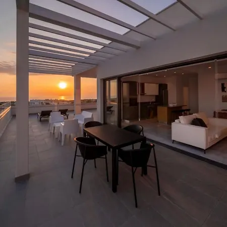 Premier 401 3 Bed 파포스