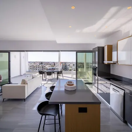 Premier 401 3 Bed * パ フォス